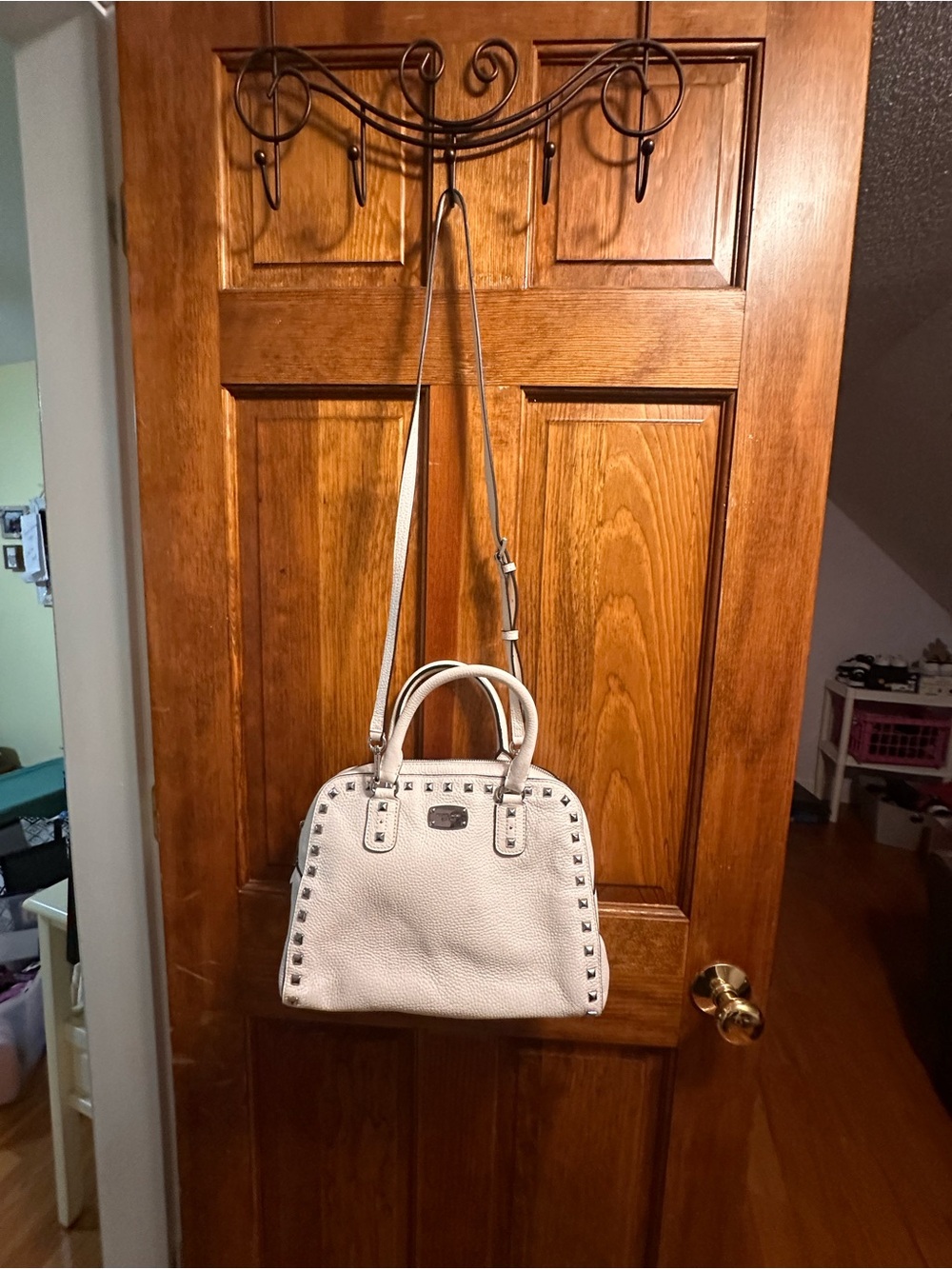 MICHEAL Micheal Kors Stud-Trim Pebbled Leather hand bag- White